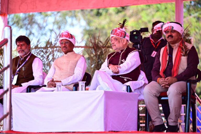 स्कूली बच्चों की प्रस्तुति से प्रभावित हुए केंद्रीय गृह मंत्री शाह ताली बजाकर बढ़ाया उत्साह